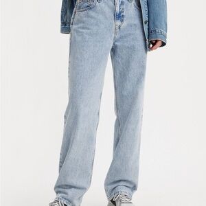 Levi's low rise straight leg jeans (28)